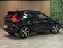 Volvo XC40 T5 Recharge R-Design | Schuifdak | Trekhaak | Onderkant mee gespoten incl. black pack | Adaptieve Cruise Control | Stoel en Stuurwielverwarming | Pilot Assist | Parkeercamera | Leder/alcantara R-Design bekleding met wit stiksel en bies | Zitting verlenging voorstoelen | 19 Inch | Keyless Drive | Parkeersensoren voor+achter | Privacy Glass | Elektrisch bedienbare achterklep | Climate Control L+R | Automatisch dimmende binnen en buitenspiegels | Regensensor | DAB Radio | Apple Carplay/Android Auto | Draadloos telefoon opladen | Volvo On Call met mobiele App functie | Onyx Black Metallic |