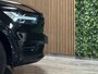 Volvo XC40 T5 Recharge R-Design | Schuifdak | Trekhaak | Onderkant mee gespoten incl. black pack | Adaptieve Cruise Control | Stoel en Stuurwielverwarming | Pilot Assist | Parkeercamera | Leder/alcantara R-Design bekleding met wit stiksel en bies | Zitting verlenging voorstoelen | 19 Inch | Keyless Drive | Parkeersensoren voor+achter | Privacy Glass | Elektrisch bedienbare achterklep | Climate Control L+R | Automatisch dimmende binnen en buitenspiegels | Regensensor | DAB Radio | Apple Carplay/Android Auto | Draadloos telefoon opladen | Volvo On Call met mobiele App functie | Onyx Black Metallic |