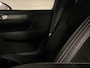 Volvo XC40 T5 Recharge R-Design | Schuifdak | Trekhaak | Onderkant mee gespoten incl. black pack | Adaptieve Cruise Control | Stoel en Stuurwielverwarming | Pilot Assist | Parkeercamera | Leder/alcantara R-Design bekleding met wit stiksel en bies | Zitting verlenging voorstoelen | 19 Inch | Keyless Drive | Parkeersensoren voor+achter | Privacy Glass | Elektrisch bedienbare achterklep | Climate Control L+R | Automatisch dimmende binnen en buitenspiegels | Regensensor | DAB Radio | Apple Carplay/Android Auto | Draadloos telefoon opladen | Volvo On Call met mobiele App functie | Onyx Black Metallic |