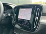 Volvo XC40 2.0 B4 Plus Dark | Trekhaak | Memory-stoel | Climate pack | Harman/Kardon | All-seasons | Verwarmde voorruit |