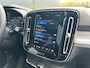 Volvo XC40 2.0 B4 Plus Dark | Trekhaak | Memory-stoel | Climate pack | Harman/Kardon | All-seasons | Verwarmde voorruit |