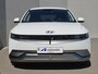 Hyundai Ioniq 5 Lounge 77.4 kWh 228pk / SOH 100% / Fabrieksgarantie tot 12-2027 / Dealer onderhouden / Trekgewicht 1600 kg / Trekhaak afneembaar / Warmtepomp / CCS snel laden / Elektrische stoelen en klep / BOSE Audio Systeem / Stuur- Stoel & Achterbank verwarming / 19" LM wielen /