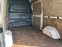 Mercedes-Benz Sprinter 314 2.2 CDI 143pk AUT-7 L2H2 EURO VI-D NAVI Camera ECC Keyless Bluetooth Navigatie-pakket Elektr.Spiegels+Verwarmd BlindSpot-Assist Regensensor Bordherkenning Trekhaak 3.500kg Trekvermogen Betonplex Wandbetimmerd