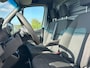 Mercedes-Benz Sprinter 314 2.2 CDI 143pk AUT-7 L2H2 EURO VI-D NAVI Camera ECC Keyless Bluetooth Navigatie-pakket Elektr.Spiegels+Verwarmd BlindSpot-Assist Regensensor Bordherkenning Trekhaak 3.500kg Trekvermogen Betonplex Wandbetimmerd
