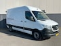 Mercedes-Benz Sprinter 314 2.2 CDI 143pk AUT-7 L2H2 EURO VI-D NAVI Camera ECC Keyless Bluetooth Navigatie-pakket Elektr.Spiegels+Verwarmd BlindSpot-Assist Regensensor Bordherkenning Trekhaak 3.500kg Trekvermogen Betonplex Wandbetimmerd