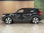 Volvo EX40 Single Motor Extended Range Ultra Black Ed. 82 kWh | Vol! | 95% SoH | Trekhaak | Schuifdak | 360° Camera | 100% SoH | Harman Kardon | Pixel LED koplampen meesturend | Adaptieve Cruise Control | Bestuurdersstoel elektrisch geheugen | Stoel en Stuurwielverwarming | 20 Inch | Passagiersstoel elektrisch | Microtech / alcantara bekleding met wit stiksel en bies | Zitting verlenging voorstoelen | Pilot Assist | BLIS Dode Hoek Detectie | Warmtepomp | Google Infotainment | Keyless Drive | Verlichtingspack 2 | Parkeersensoren voor+achter | Privacy Glass | Elektrisch bedienbare achterklep | Breedstralers in voorbumper | Draadloos telefoon opladen | DAB Radio | Apple Carplay/Android Auto | Volvo On Call met mobiele App functie | Onyx Black Metallic |