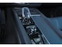 Volvo XC60 T8 Recharge AWD Plus Black Edition - Panorama/schuifdak - IntelliSafe Assist & Surround - 360º Camera - Harman/Kardon audio - Adaptieve LED koplampen - Verwarmde voorstoelen, stuur & achterbank - Parkeersensoren voor & achter - Elektr. bedienb. voorstoelen met geheugen - Head up display - Draadloze tel. lader - Inklapbare trekhaak - 21' LMV