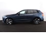 Volvo XC60 T8 Recharge AWD Plus Black Edition - Panorama/schuifdak - IntelliSafe Assist & Surround - 360º Camera - Harman/Kardon audio - Adaptieve LED koplampen - Verwarmde voorstoelen, stuur & achterbank - Parkeersensoren voor & achter - Elektr. bedienb. voorstoelen met geheugen - Head up display - Draadloze tel. lader - Inklapbare trekhaak - 21' LMV