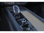 Volvo XC60 T6 Recharge AWD Plus Dark - Panorama/schuifdak - IntelliSafe Assist & Surround - 360º Camera - Harman/Kardon audio - Verwarmde voorstoelen, stuur & achterbank - Parkeersensoren voor & achter - Elektr. bedienb. voorstoelen met geheugen - Head up display - Extra getint glas - Inklapbare trekhaak - 19' LMV