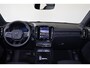 Volvo EC40 Performance Ultra 82 kWh - Panoramadak - IntelliSafe Assist & Surround - 360º Camera - Harman/Kardon audio - Verwarmde voorstoelen, stuur & achterbank - Parkeersensoren voor & achter - Elektr. bedienb. voorstoelen met geheugen links - Draadloze tel. lader - Warmtepomp - Extra getint glas - Elektr. inklapbare trekhaak - 19' LMV