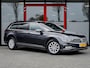 Volkswagen Passat Variant 1.5 TSI Comfort Business | Trekhaak | LED Koplampen | Keyless | Navigatie | Draadloze Telefoonlader | Parkeersensoren | Climate Control | Adaptieve Cruise Control | Metallic Lak | Lichtmetalen Velgen |