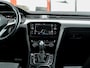 Volkswagen Passat Variant 1.5 TSI Comfort Business | Trekhaak | LED Koplampen | Keyless | Navigatie | Draadloze Telefoonlader | Parkeersensoren | Climate Control | Adaptieve Cruise Control | Metallic Lak | Lichtmetalen Velgen |
