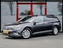 Volkswagen Passat Variant 1.5 TSI Comfort Business | Trekhaak | LED Koplampen | Keyless | Navigatie | Draadloze Telefoonlader | Parkeersensoren | Climate Control | Adaptieve Cruise Control | Metallic Lak | Lichtmetalen Velgen |