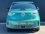 Volkswagen ID. Buzz Pro Bulli 86 kWh LWB 7p. | 7 Persoons | Glazen dak | Trekhaak | IQ-Light | Camera | Voorraad