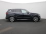 BMW X5 xDrive45e High Executive | Elektr. bed. achterklep | Climate Control / ECC | Open dak schuif/kantel | Licht metalen velgen 20 inch | Trekhaak inklapbaar | Cruise control Adaptive | Navigatie | Lederen bekleding | Elektrisch verst. stoelen | Stoelverwarming | LED koplampen | Park Distance Control voor en achter | Achteruitrijcamera | Dakrailing |