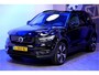 Volvo XC40 Recharge P8 AWD 300kW/408pk Aut. R-Design ADAPT.CRUISE + EL.TREKHAAK + WARMTEPOMP + 360 CAMERA + BLIS + PILOT ASSIST + GOOGLE DASHBOARD + LANE ASSIST + LEER/ALCANTARA + STOEL-&STUURVERWARMING + PARKSENSOREN V&A + 19" LM-VELGEN!!