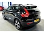 Volvo XC40 Recharge P8 AWD 300kW/408pk Aut. R-Design ADAPT.CRUISE + EL.TREKHAAK + WARMTEPOMP + 360 CAMERA + BLIS + PILOT ASSIST + GOOGLE DASHBOARD + LANE ASSIST + LEER/ALCANTARA + STOEL-&STUURVERWARMING + PARKSENSOREN V&A + 19" LM-VELGEN!!