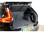 Volvo XC40 Recharge P8 AWD 300kW/408pk Aut. R-Design ADAPT.CRUISE + EL.TREKHAAK + WARMTEPOMP + 360 CAMERA + BLIS + PILOT ASSIST + GOOGLE DASHBOARD + LANE ASSIST + LEER/ALCANTARA + STOEL-&STUURVERWARMING + PARKSENSOREN V&A + 19" LM-VELGEN!!