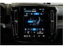 Volvo XC40 Recharge P8 AWD 300kW/408pk Aut. R-Design ADAPT.CRUISE + EL.TREKHAAK + WARMTEPOMP + 360 CAMERA + BLIS + PILOT ASSIST + GOOGLE DASHBOARD + LANE ASSIST + LEER/ALCANTARA + STOEL-&STUURVERWARMING + PARKSENSOREN V&A + 19" LM-VELGEN!!