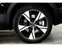 Volvo XC40 Recharge P8 AWD 300kW/408pk Aut. R-Design ADAPT.CRUISE + EL.TREKHAAK + WARMTEPOMP + 360 CAMERA + BLIS + PILOT ASSIST + GOOGLE DASHBOARD + LANE ASSIST + LEER/ALCANTARA + STOEL-&STUURVERWARMING + PARKSENSOREN V&A + 19" LM-VELGEN!!