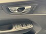 Volvo XC60 2.0 T5 AWD R-DESIGN PANORAMA SCHUIF/KANTELDAK 360 CAMERA ADAPTIVE CRUISE CONTROL KEYLESS GO CLIMATE CONTROL APPLE CARPLAY/ANDROID RIJSTROOKSENSOREN DODEHOEKSENSOREN trekhaak TREKHAAK ZEER MOOI !!