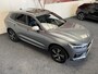 Volvo XC60 2.0 T5 AWD R-DESIGN PANORAMA SCHUIF/KANTELDAK 360 CAMERA ADAPTIVE CRUISE CONTROL KEYLESS GO CLIMATE CONTROL APPLE CARPLAY/ANDROID RIJSTROOKSENSOREN DODEHOEKSENSOREN trekhaak TREKHAAK ZEER MOOI !!