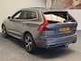 Volvo XC60 2.0 T5 AWD R-DESIGN PANORAMA SCHUIF/KANTELDAK 360 CAMERA ADAPTIVE CRUISE CONTROL KEYLESS GO CLIMATE CONTROL APPLE CARPLAY/ANDROID RIJSTROOKSENSOREN DODEHOEKSENSOREN trekhaak TREKHAAK ZEER MOOI !!
