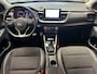 Kia Stonic 1.0 T-GDi MHEV GT-PLUSLINE AUTOMAAT NAVIGATIE ADAPTIVE CRUISE CONTROL CLIMATE CONTROL GLAZEN SCHUIF/KANTELDAK BLUETOOTH TELEFOON DODEHOEKSENSOREN ACHTERUITRIJCAMERA KEYLESS GO TREKHAAK ZEER MOOI !!