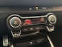 Kia Stonic 1.0 T-GDi MHEV GT-PLUSLINE AUTOMAAT NAVIGATIE ADAPTIVE CRUISE CONTROL CLIMATE CONTROL GLAZEN SCHUIF/KANTELDAK BLUETOOTH TELEFOON DODEHOEKSENSOREN ACHTERUITRIJCAMERA KEYLESS GO TREKHAAK ZEER MOOI !!