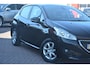 Peugeot 208 1.2 VTi Allure Nette 208 met oa panoramadak pdc trekhaak stoelverwarming pdc navigatie cruise control riem vv bij 54000km onderhoudshistorie aanwezig