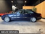 Mercedes-Benz E-klasse 240 Elegance Automaat. Youngtimer. BTW auto met slechts 104000 km !!