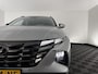 Hyundai Tucson 1.6 T-GDI HEV Comfort Smart (INCL-BTW) *FULL-LED | ADAPTIVE-CRUISE | HEATED-COMFORTSEATS | KEYLESS | CAMERA | DIGI-COCKPIT | PRIVACY-GLASS | SHIFTPADDLES | ECC | PDC | 17''ALU*