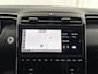 Hyundai Tucson 1.6 T-GDI HEV Comfort Smart (INCL-BTW) *FULL-LED | ADAPTIVE-CRUISE | HEATED-COMFORTSEATS | KEYLESS | CAMERA | DIGI-COCKPIT | PRIVACY-GLASS | SHIFTPADDLES | ECC | PDC | 17''ALU*