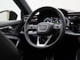 Audi A3 Sportback 45 TFSI e S edition Competition l Adaptive cruise control l Glazen panoramadak l Climate control l Achteruitrijcamera l Dodehoekdetectie l Navigatie l Stylingpakket carbon l Stoelverwarming l Alarm klasse III l Optiekpakket zwart plus