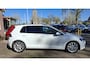 Volkswagen Golf 1.5 TSI Highline automaat. 100 % onderhouden en in nieuw staat! O,a, carplay, navi, pdc, luxe bekleding, etc.!