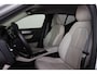 Volvo XC40 T4 Recharge Inscription - Harman/Kardon audio - Parkeercamera achter - Verwarmde voorstoelen & stuur - Parkeersensoren voor & achter - Volvo On Call - Cruise control - Extra getint glas - Elektr. inklapbare trekhaak - 21' LMV
