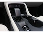 Volvo XC40 T4 Recharge Inscription - Harman/Kardon audio - Parkeercamera achter - Verwarmde voorstoelen & stuur - Parkeersensoren voor & achter - Volvo On Call - Cruise control - Extra getint glas - Elektr. inklapbare trekhaak - 21' LMV