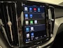 Volvo XC60 2.0 B5 R-design / Pano / Trekhaak / Massage / 360 camera / 22 inch / H&K