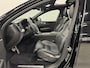 Volvo XC60 2.0 B5 R-design / Pano / Trekhaak / Massage / 360 camera / 22 inch / H&K