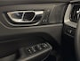 Volvo XC60 2.0 B5 R-design / Pano / Trekhaak / Massage / 360 camera / 22 inch / H&K