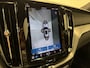 Volvo XC60 2.0 B5 R-design / Pano / Trekhaak / Massage / 360 camera / 22 inch / H&K