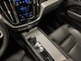 Volvo XC60 2.0 B5 R-design / Pano / Trekhaak / Massage / 360 camera / 22 inch / H&K