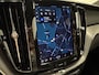 Volvo XC60 2.0 B5 R-design / Pano / Trekhaak / Massage / 360 camera / 22 inch / H&K