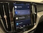 Volvo XC60 2.0 B5 R-design / Pano / Trekhaak / Massage / 360 camera / 22 inch / H&K