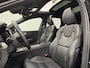 Volvo XC60 2.0 B5 R-design / Pano / Trekhaak / Massage / 360 camera / 22 inch / H&K
