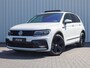 Volkswagen Tiguan 2.0 TSI 190pk DSG 4Motion Highline Business R | Panoramadak | Trekhaak | Navigatie