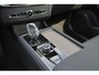 Volvo XC90 T8 Recharge AWD Ultra Bright - Luchtvering - Panorama/schuifdak - IntelliSafe Assist & Surround  - 360º Camera - Bowers & Wilkins audio - Adaptieve LED koplampen - Verwarmde voorstoelen, stuur & achterbank - Parkeersensoren voor & achter - Elektr. bedienb. voorstoelen met geheugen - Geventileerde voorstoelen - Head up display - Draadloze tel. lader - Inklapbare trekhaak - 22' LMV