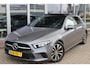 Mercedes-Benz A-klasse A180 136PK AUTOMAAT LUXURY LINE Panodak | Groot Navi | Adapt.Cruise | Camera | Leer | Led | Dodehoek | 17 Inch Lm |