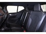 Volvo XC40 T2 R-Design - Adaptive Cruise Control met Pilot Assist - Verwarmbare voorstoelen en stuurwiel - Trekhaak semi elektrisch inklapbaar - Apple® CarPlay - Android Auto - Draadloos telefoon opladen - Keyless - Elektrisch bedienbare achterklep - All season banden - Parkeersensoren voor & achter - Parkeercamera achter - Half leder & alcantara bekleding - 18' LMV