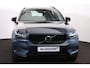 Volvo XC40 T2 R-Design - Adaptive Cruise Control met Pilot Assist - Verwarmbare voorstoelen en stuurwiel - Trekhaak semi elektrisch inklapbaar - Apple® CarPlay - Android Auto - Draadloos telefoon opladen - Keyless - Elektrisch bedienbare achterklep - All season banden - Parkeersensoren voor & achter - Parkeercamera achter - Half leder & alcantara bekleding - 18' LMV